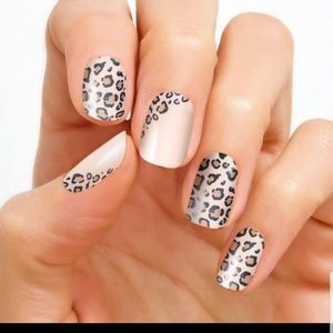 Color Street Makeup - COLOR STREET Trend Spotted Nail Strips Color Street Makeup - COLOR STREET Trend Spotted Nail Strips